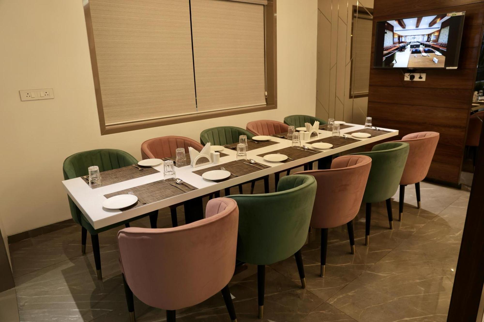Hotel Carnival Parbhani Экстерьер фото