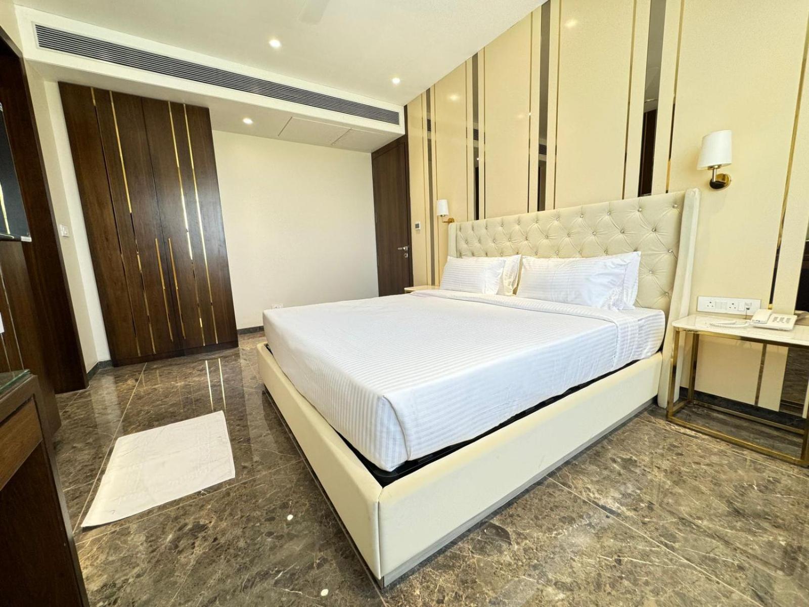Hotel Carnival Parbhani Экстерьер фото