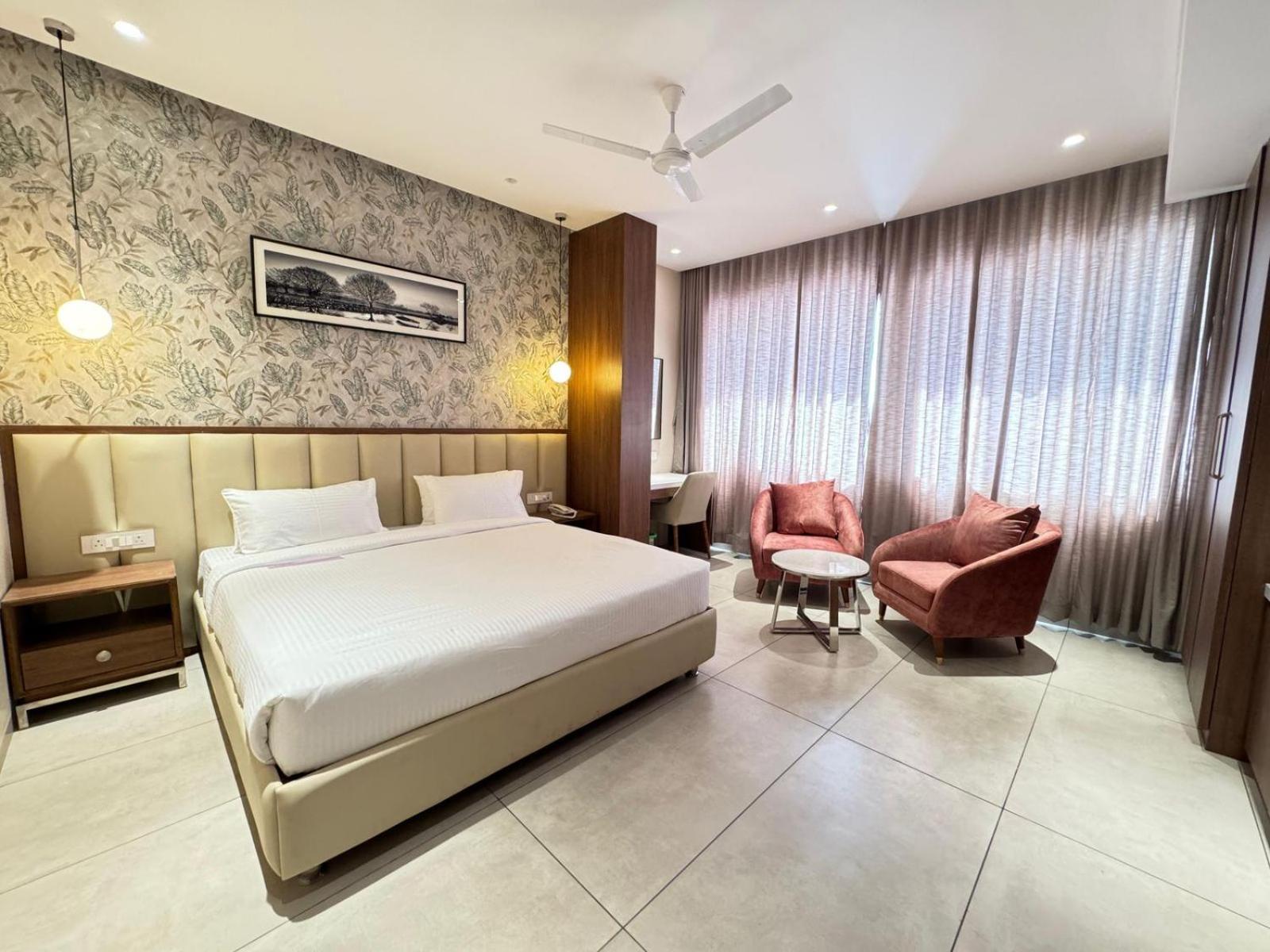 Hotel Carnival Parbhani Экстерьер фото